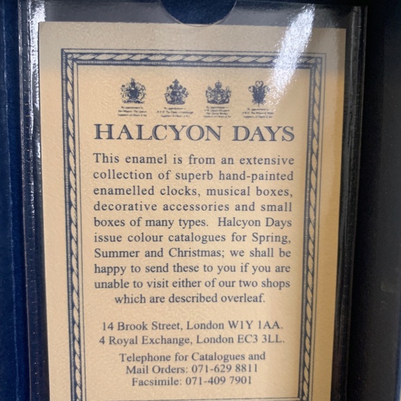 Halcyon Days Enamel Pill Box - New in Box - Picture 4 of 7